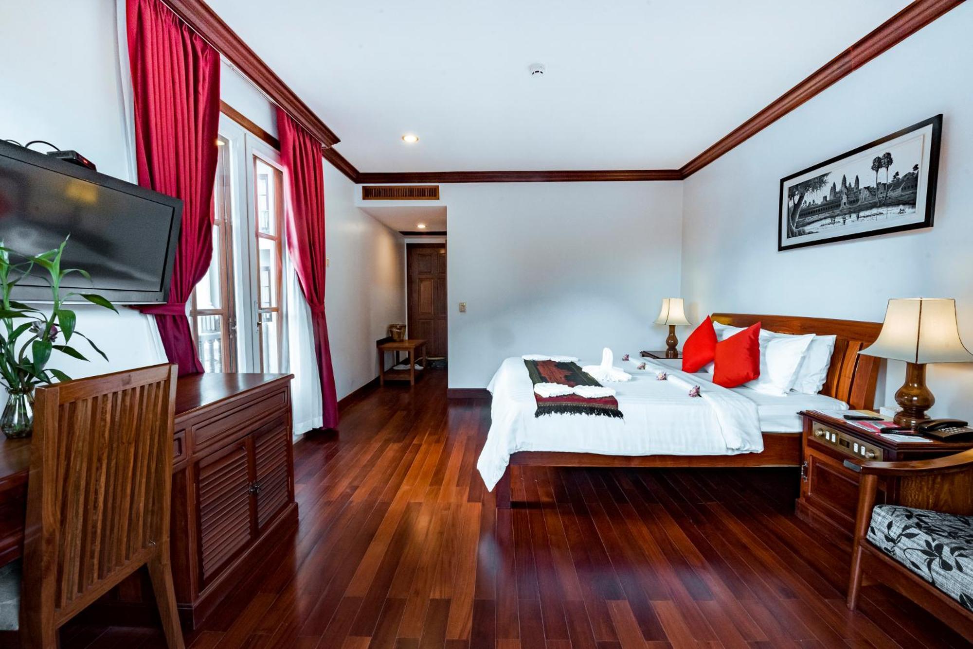 The Suite By Royal Crown Hotel Siem Reap Exterior foto