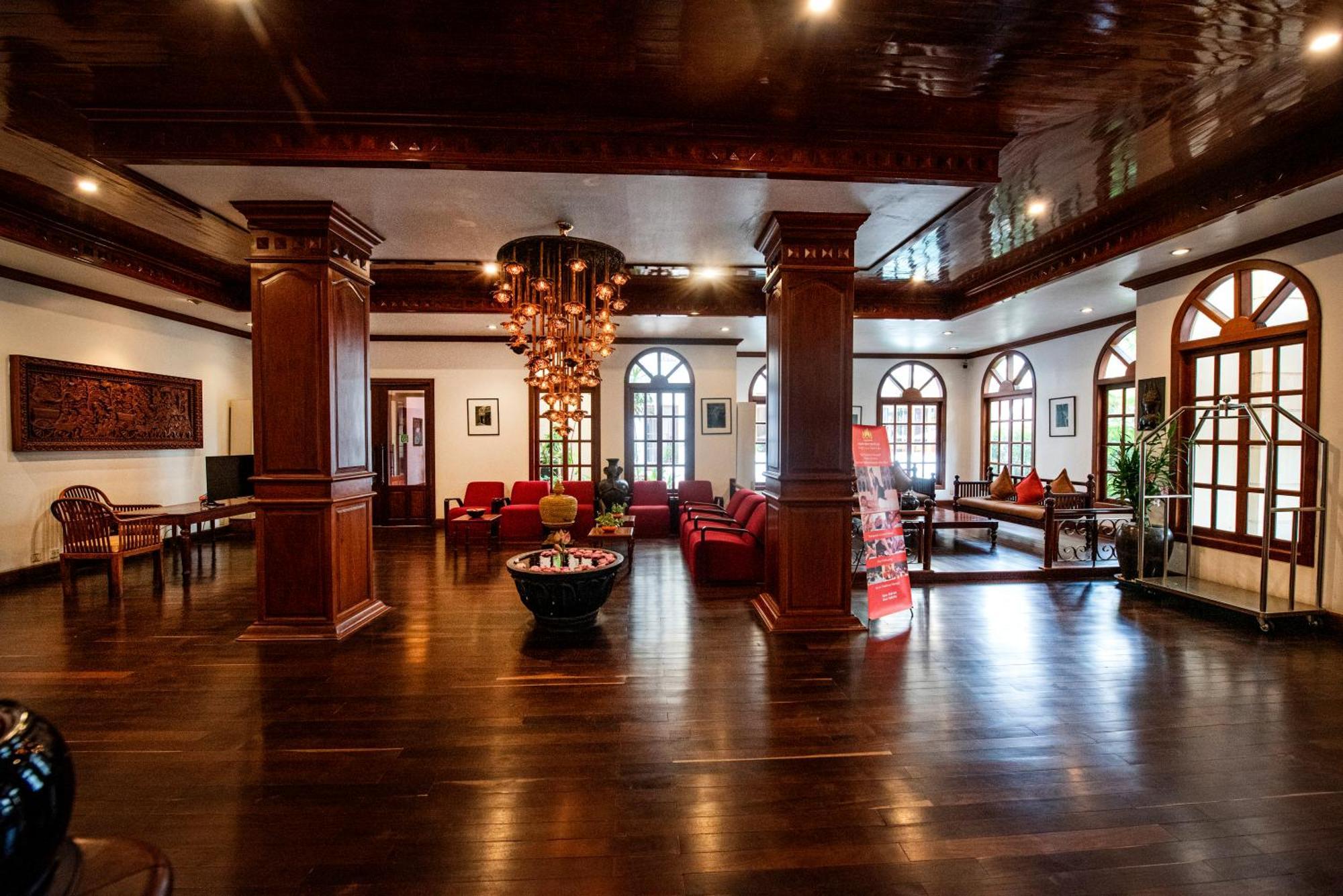 The Suite By Royal Crown Hotel Siem Reap Exterior foto