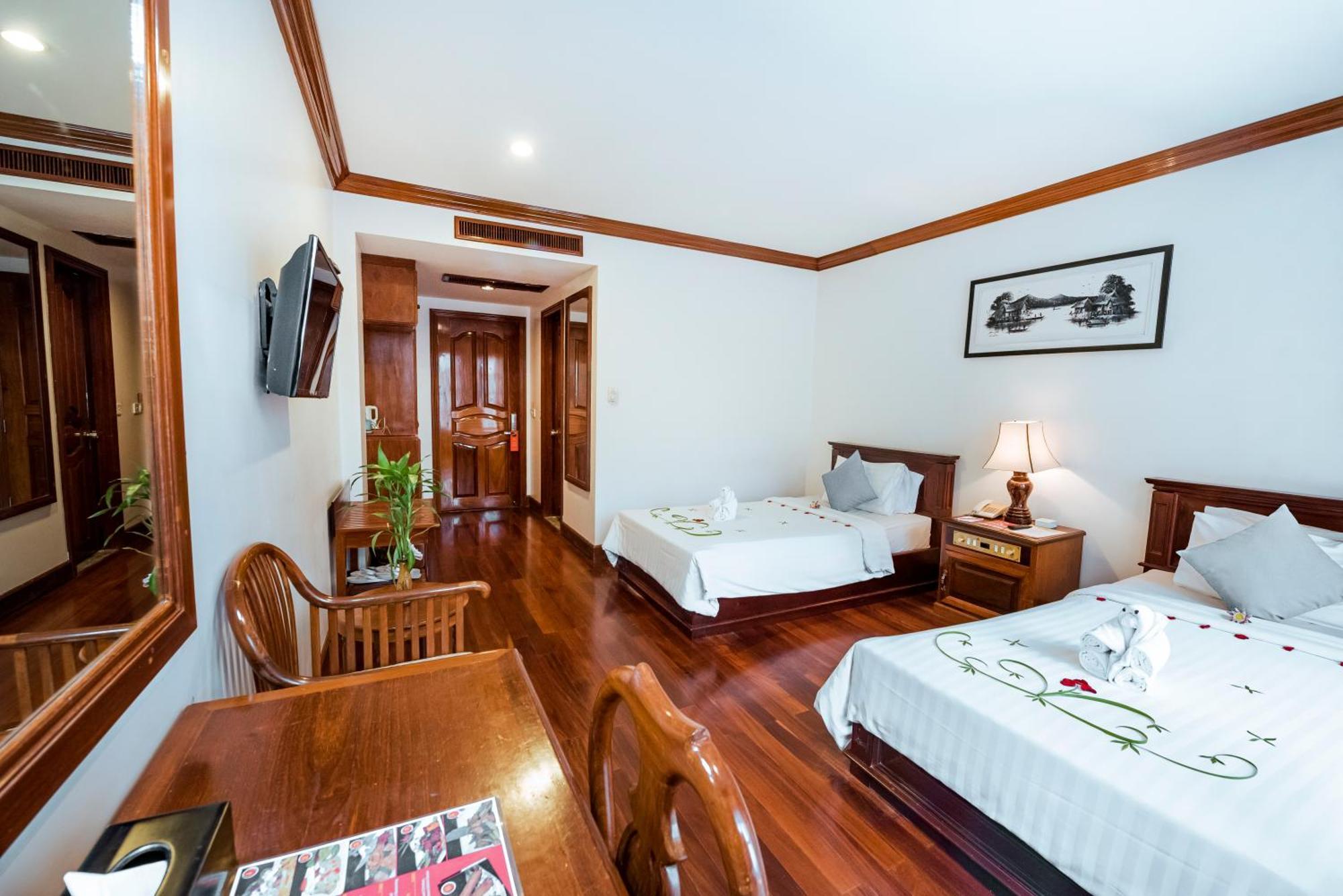 The Suite By Royal Crown Hotel Siem Reap Exterior foto