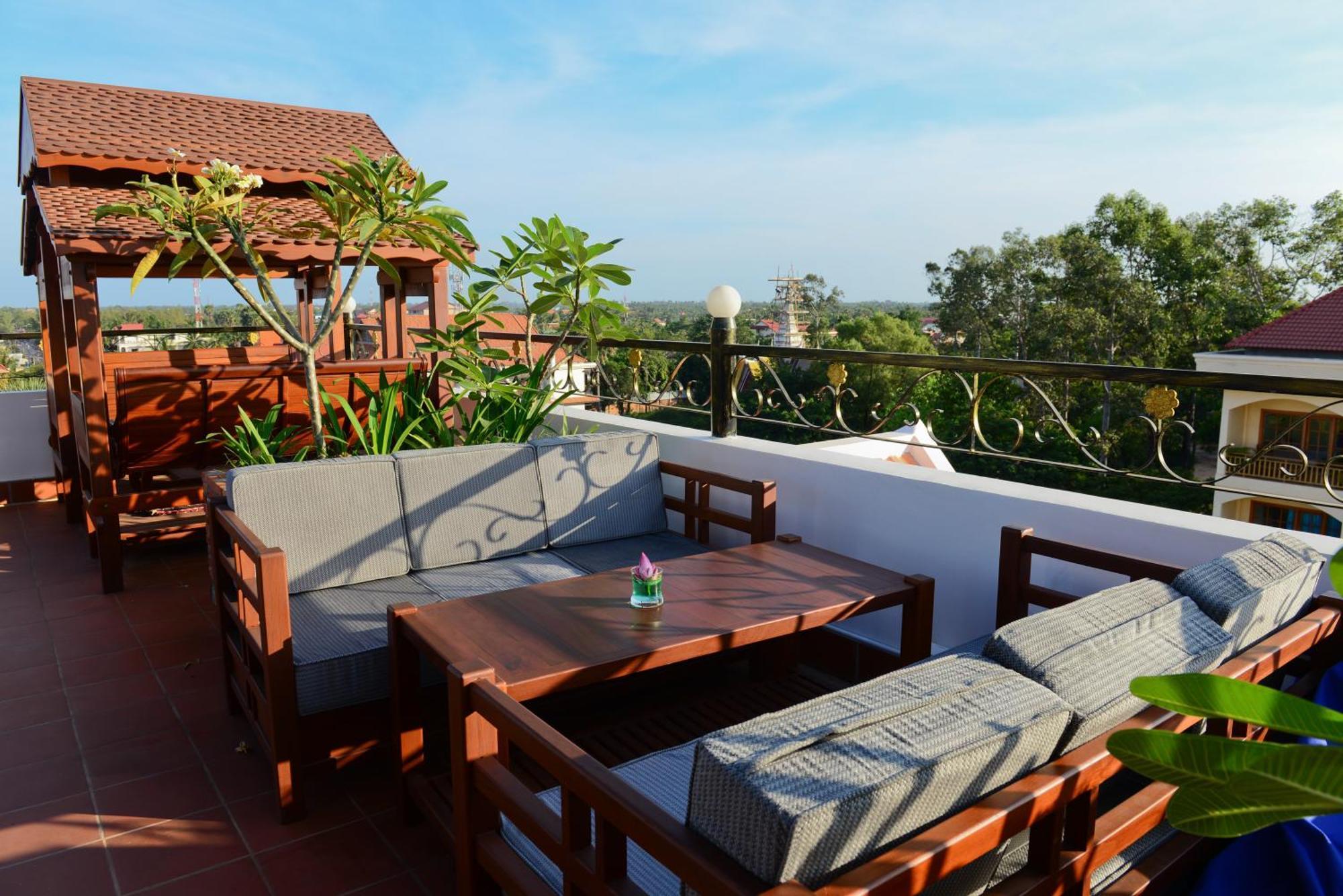 The Suite By Royal Crown Hotel Siem Reap Exterior foto